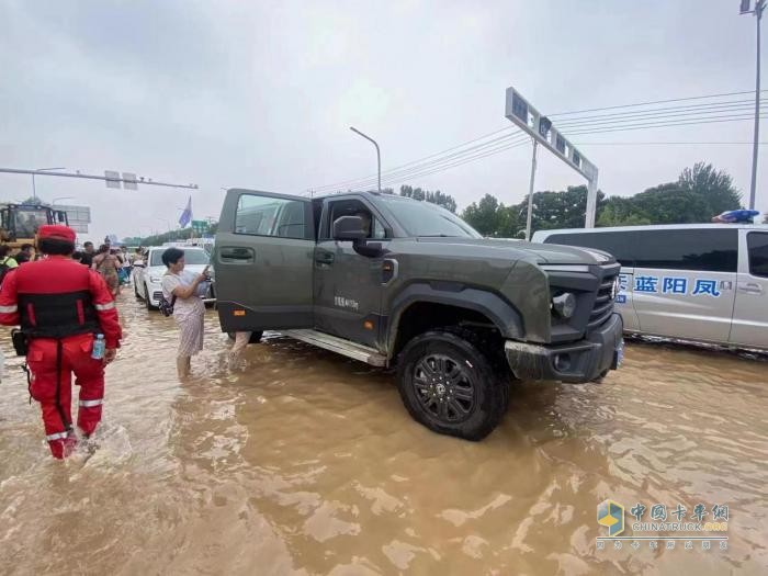  風(fēng)雨同心，東風(fēng)公司全力馳援抗洪搶險(xiǎn)在行動(dòng)