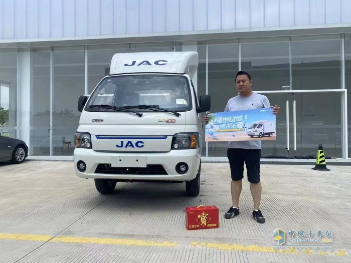 江淮1卡超級(jí)會(huì)員日：8月18日真金白銀寵粉，持續(xù)提升汽車(chē)消費(fèi)！