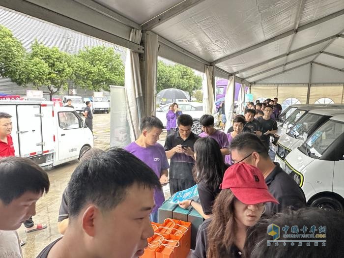 內(nèi)購(gòu)會(huì)啟動(dòng)，大力牛魔王汽車與中通快遞攜手助力快遞小哥提效增收