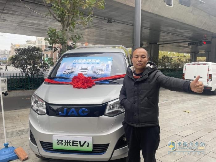 年終答謝 喜迎2024！他們都來(lái)江淮1卡超級(jí)會(huì)員日置辦創(chuàng)富“年貨”