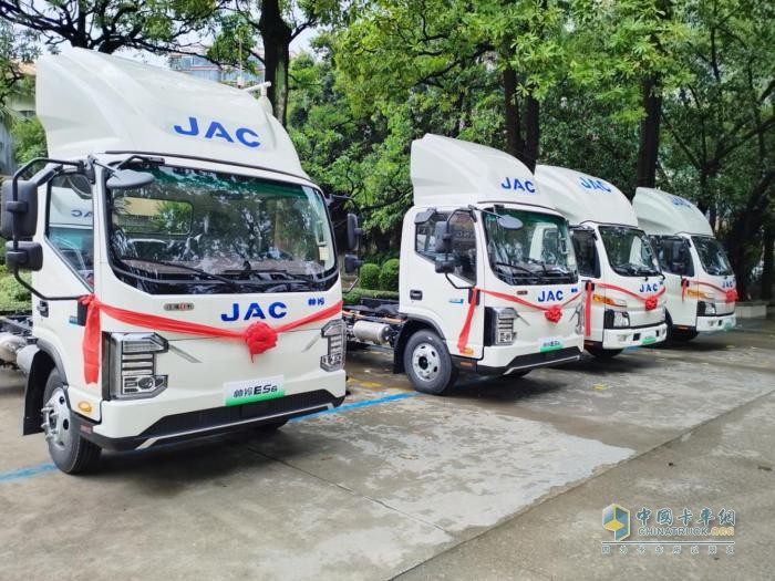 升級(jí)不加價(jià)！江淮1卡帥鈴ES6天和版廣州上市，助推全面綠色轉(zhuǎn)型
