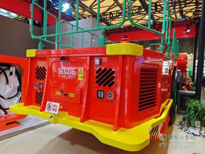 發(fā)力工程機(jī)械，注入綠色動(dòng)能-bauma CHINA 2024上海寶馬展上的微宏“芯”能量