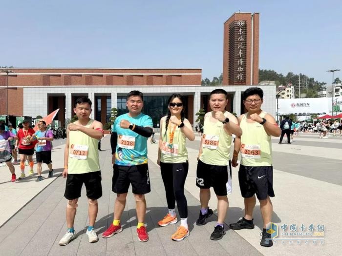 挑戰(zhàn)自我！超越極限！堰馬賽道上，看東風(fēng)營銷人奔跑向未來