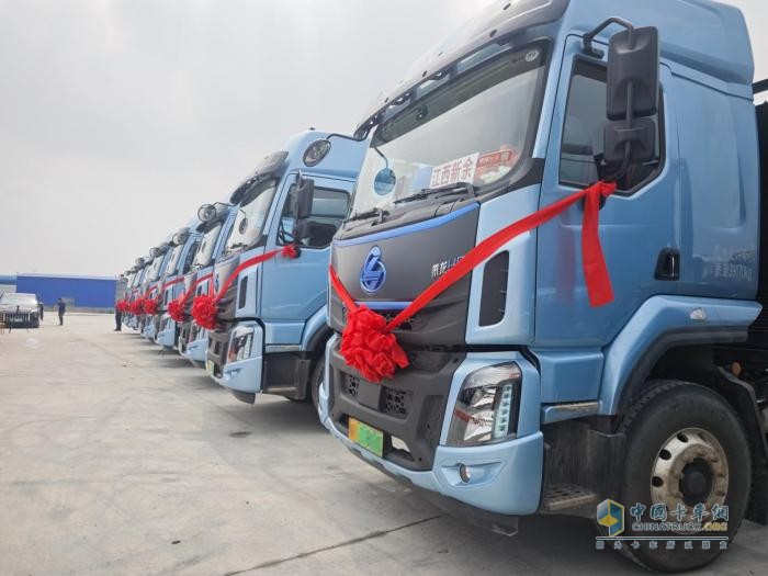長(zhǎng)續(xù)航低能耗，乘龍H5大電量牽引車獲新余物流企業(yè)青睞