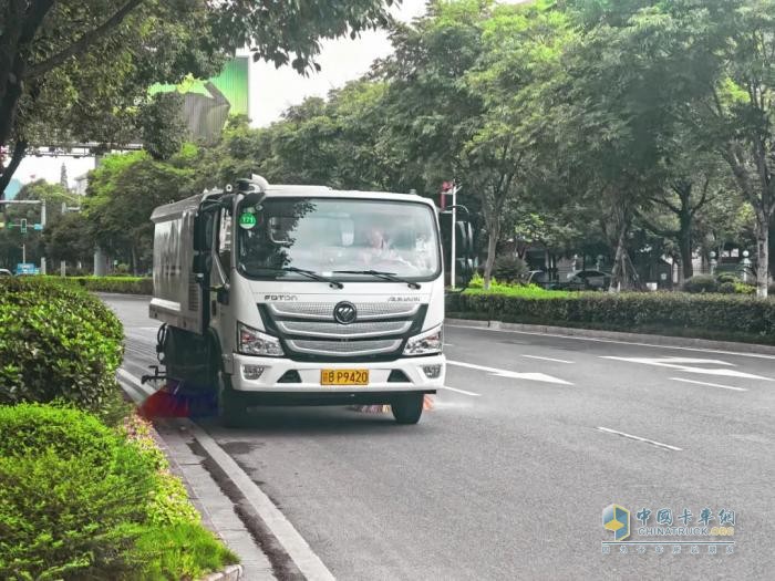 福田普羅科百臺(tái)環(huán)衛(wèi)車(chē)交付全南，助力城鄉(xiāng)環(huán)境煥新升級(jí)