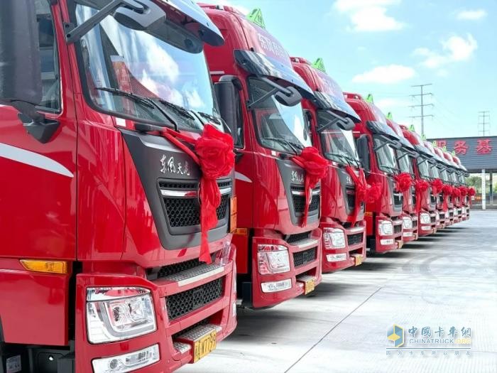 東風(fēng)商用車：戰(zhàn)略簽約80輛+首批交車 泉港?；愤\(yùn)輸行業(yè)獲得新突破