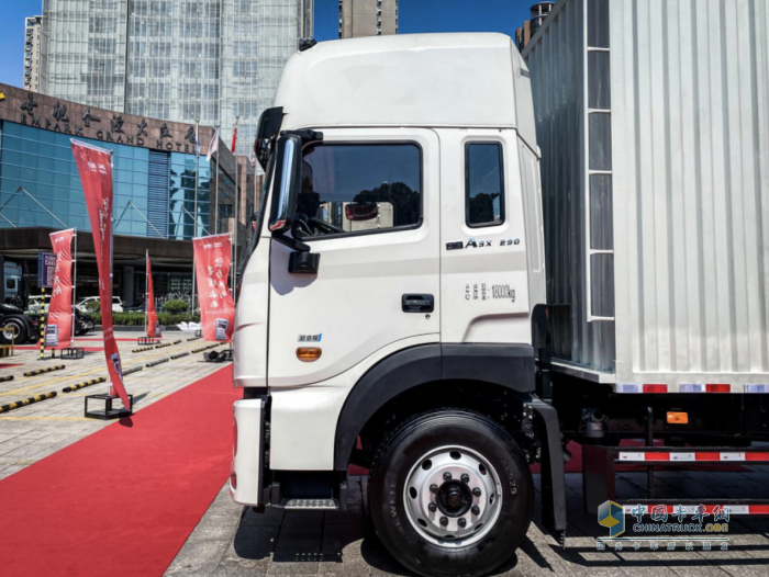 10分鐘換廂無需等待，江淮格爾發(fā)車廂可卸式載貨車助力快運(yùn)！