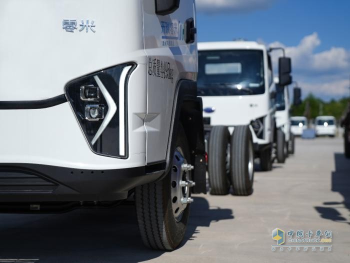 中國卡車網(wǎng)2025年度盛典，零米輕卡獲“最美電動(dòng)輕卡”獎(jiǎng)