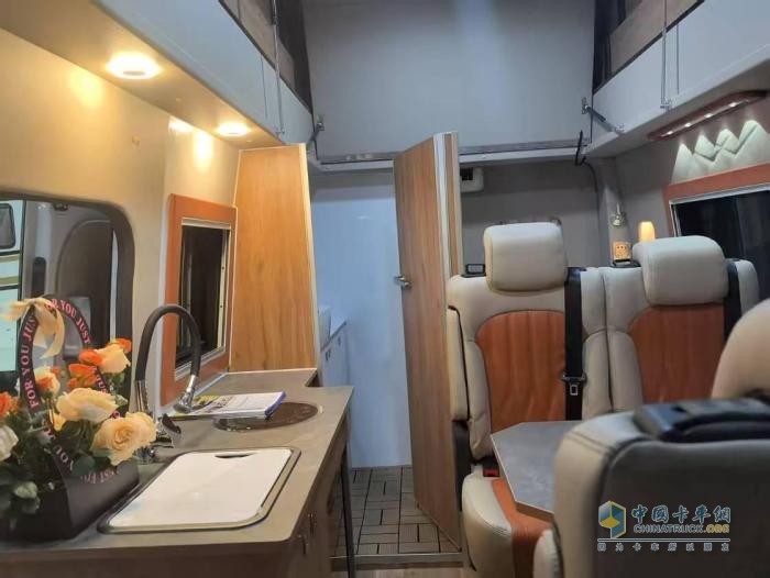 中國重汽輕型汽車即將首秀北京國際房車展，實(shí)力新車搶鮮品鑒