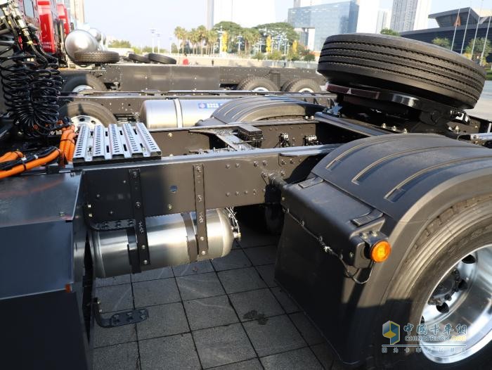 646度大電量高效動力鏈加持，乘龍H5純電重卡再升級
