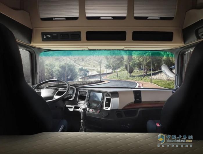 江淮格爾發(fā)8×2提升橋載貨車：零擔(dān)百貨運(yùn)輸?shù)淖吭街x