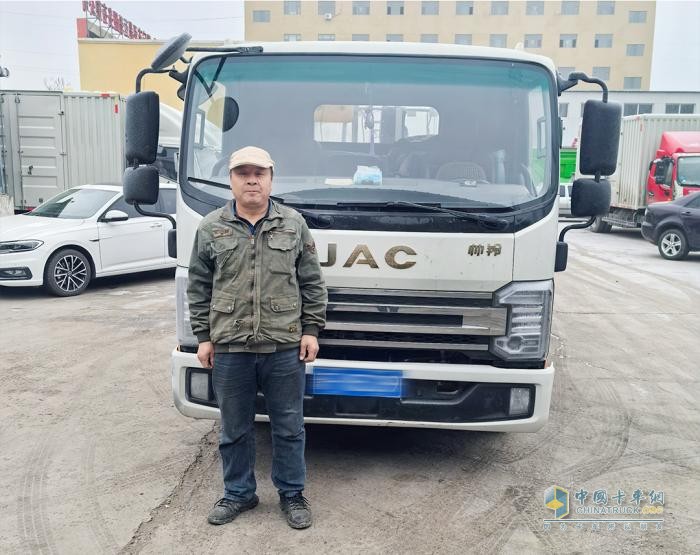 十年逐花釀蜜路，江淮1卡帥鈴助力新疆蜂農(nóng)的甜蜜事業(yè)