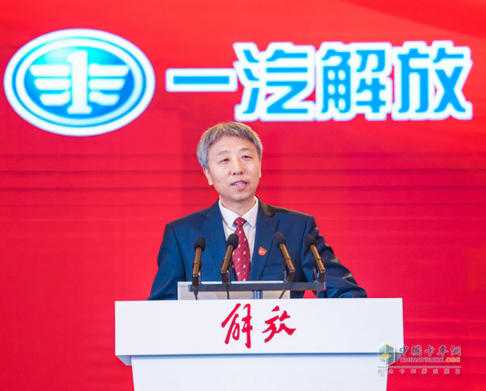 以25.7%的終端份額引領(lǐng)市場(chǎng)，以27.9萬(wàn)輛確?！半p第一” 一汽解放亮劍2023！
