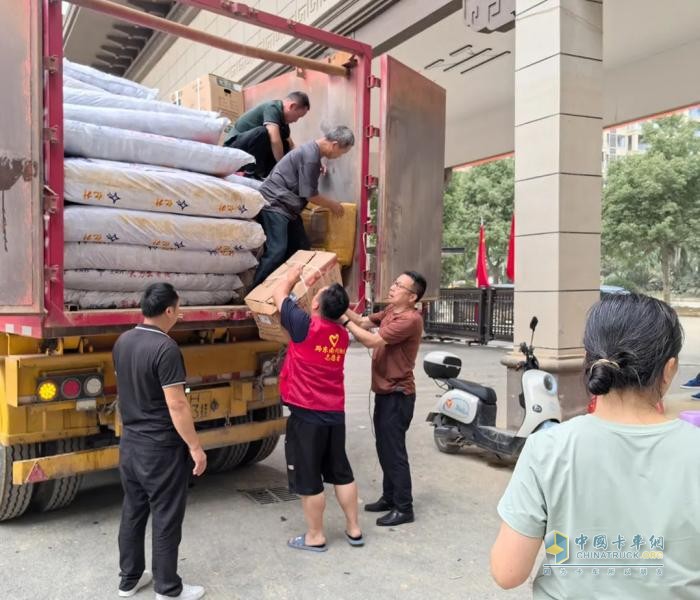 捐贈物資+現場救援 貴州東風商用車網絡助力榕江災后重建