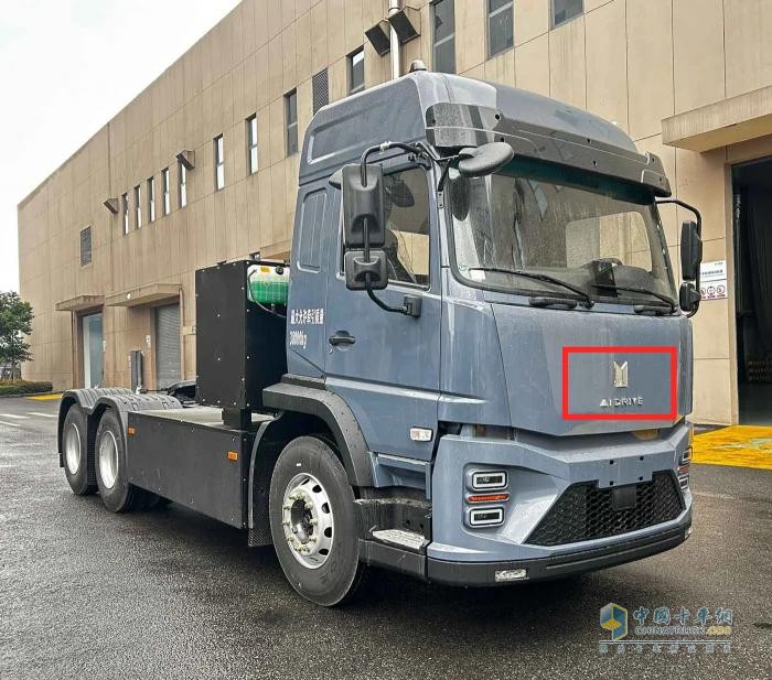 汕德卡G7S危險(xiǎn)品整車吸睛 慶鈴擁抱AI時(shí)代 393批公告有28款牽引車上榜