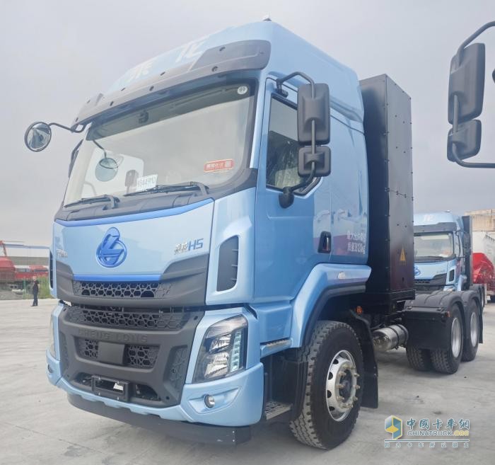 長(zhǎng)續(xù)航低能耗，乘龍H5大電量牽引車獲新余物流企業(yè)青睞