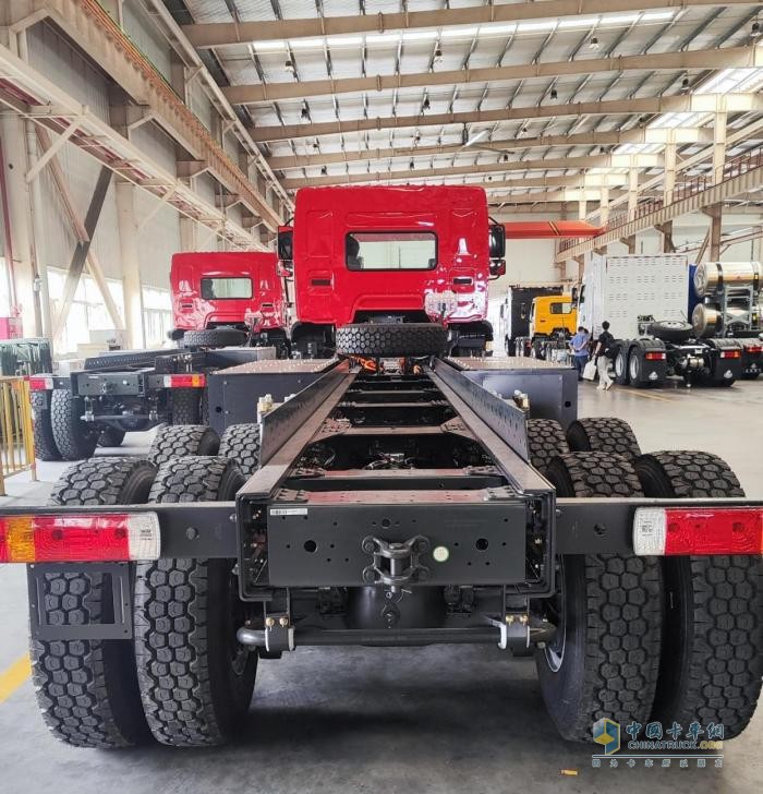 乘龍600度電H5 8X4純電自卸車(chē)