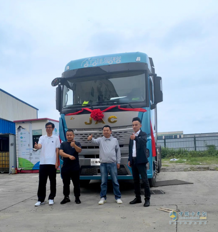 捷報(bào)頻傳 江淮重卡全國各地交車忙