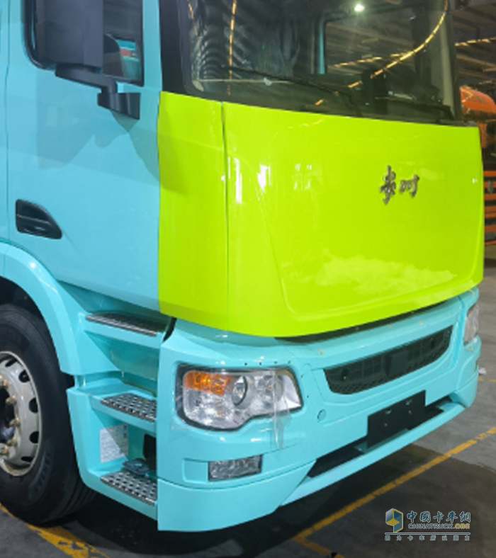 歐曼“銀河系”亮相 東風(fēng)特汽智姿牌首秀 388批次公告牽引車看點(diǎn)一覽