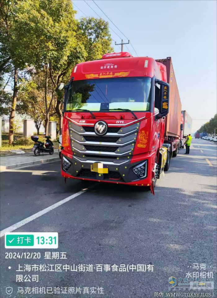 百公里省3L油 年省1.8萬！秦師傅與歐曼星翼400重卡贏戰(zhàn)港口運(yùn)輸路