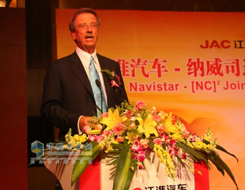 納威司達集團董事長兼總裁丹.尤斯蒂恩先生致辭