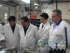越南用戶參加泰樂(lè)瑪電渦流緩速器工廠