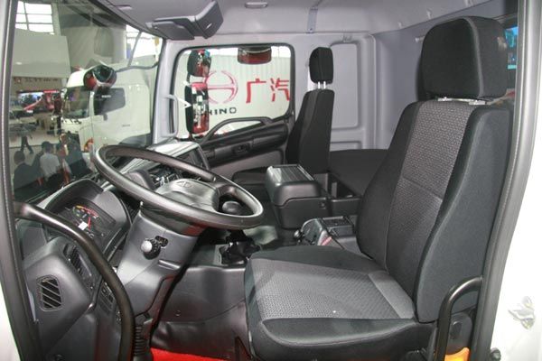 廣汽日野700系列8×4底盤車內(nèi)飾圖