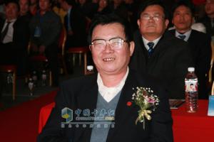 北京汽車工業(yè)控股有限責(zé)任公司黨委常委、董事張東升
