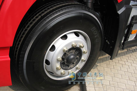裝載6DM(11L)發(fā)動(dòng)機(jī)的J6重卡
