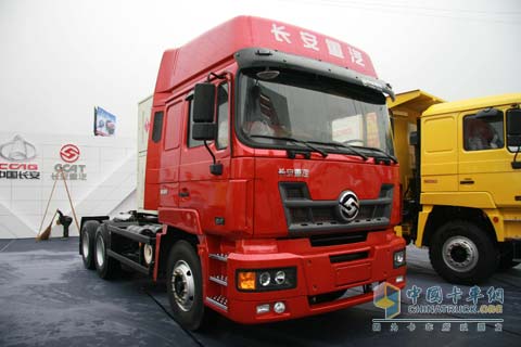 2010北京車展長(zhǎng)安重汽牽引車