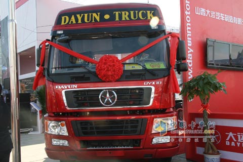 2010北京車(chē)展大運(yùn)CGC4180牽引車(chē)