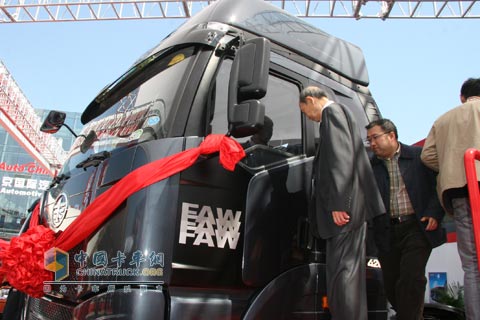 2010北京車展一汽解放領導參觀