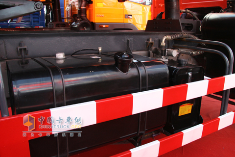 2010北京車展大運DYX3253自卸車局部