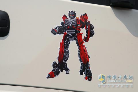 2010北京車(chē)展福田歐曼12方攪拌車(chē)BJ5253GJB-2局部特寫(xiě)