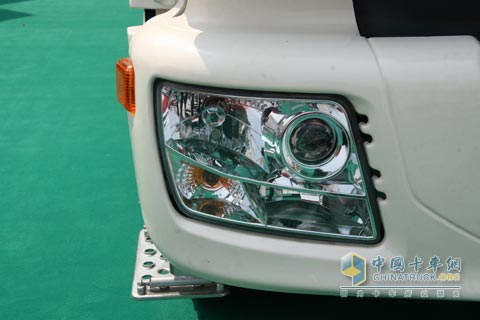 2010北京車(chē)展福田歐曼12方攪拌車(chē)BJ5253GJB-2局部特寫(xiě)