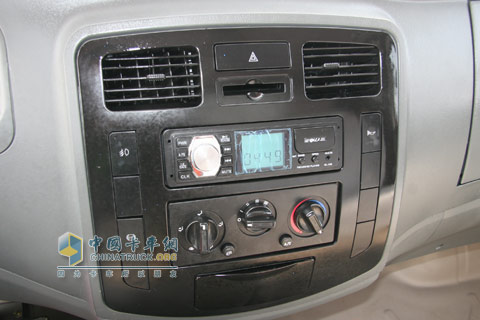 2010北京車(chē)展五征奧馳1800內(nèi)飾