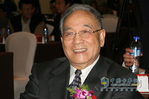中國汽車工業(yè)協(xié)會(huì)名譽(yù)會(huì)長何光遠(yuǎn)發(fā)表講話