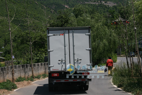 奧鈴CTX廂式車(chē)背面