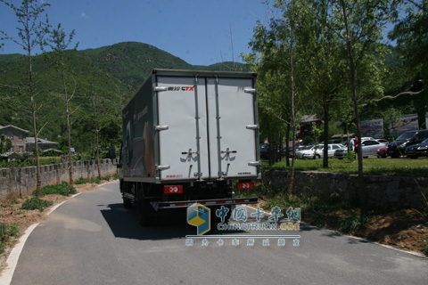 奧鈴CTX廂式車(chē)背面