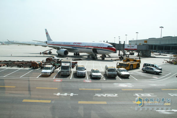 卡車網(wǎng)記者團奔赴上海參加國際車展