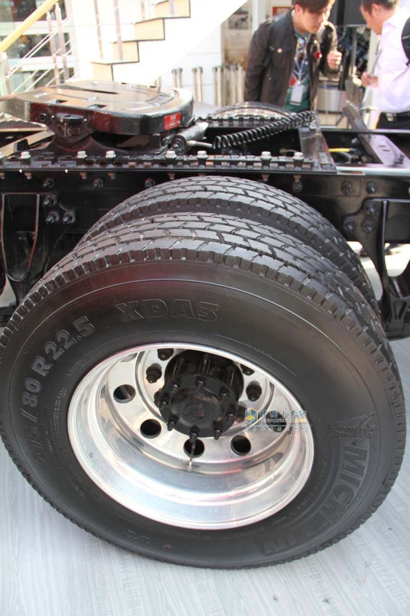 [上海車展]納威司達(dá)攜經(jīng)典長(zhǎng)頭車與校車參展上海車展