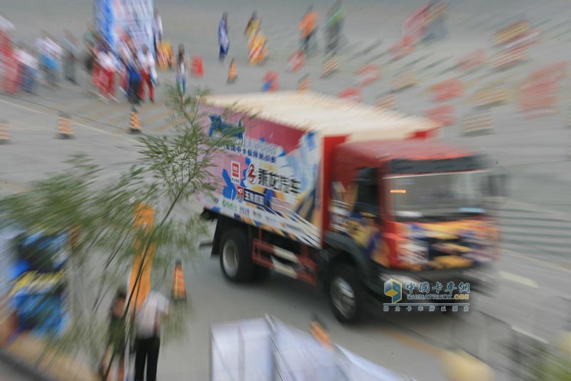 東風柳汽乘龍汽車杯首屆全國中卡極限挑戰(zhàn)賽--鄭州站
