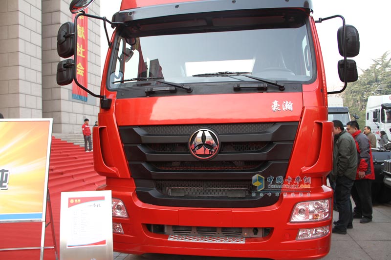 中國(guó)重汽 豪瀚J7B 336馬力 6×2牽引車(chē) ZZ4255N25C6V