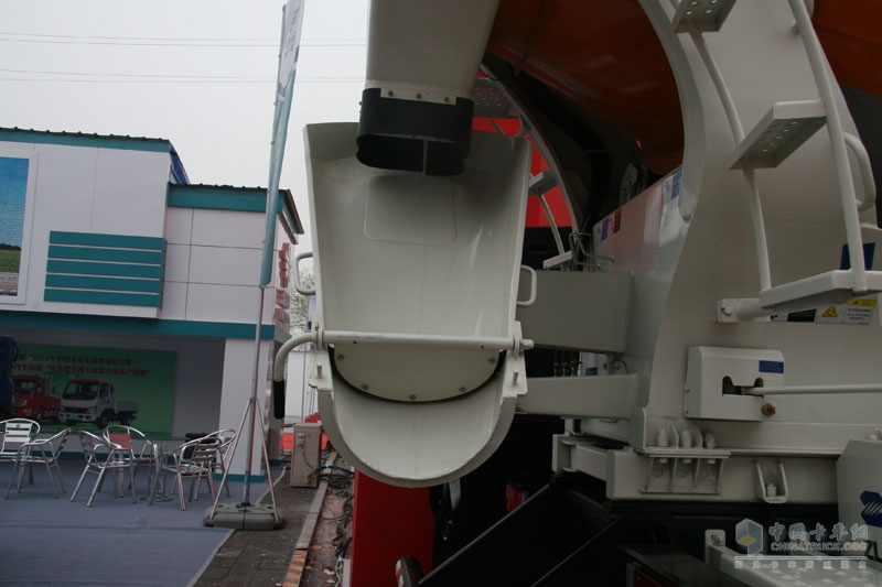 廣汽日野攜8×4新品首度亮相北京車(chē)展