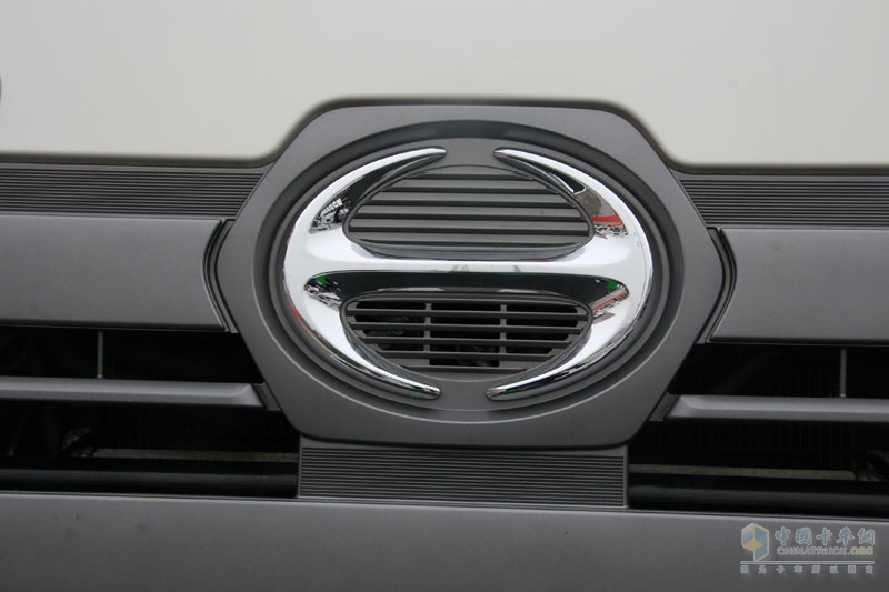 廣汽日野攜8×4新品首度亮相北京車(chē)展