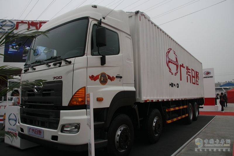 廣汽日野攜8×4新品首度亮相北京車(chē)展