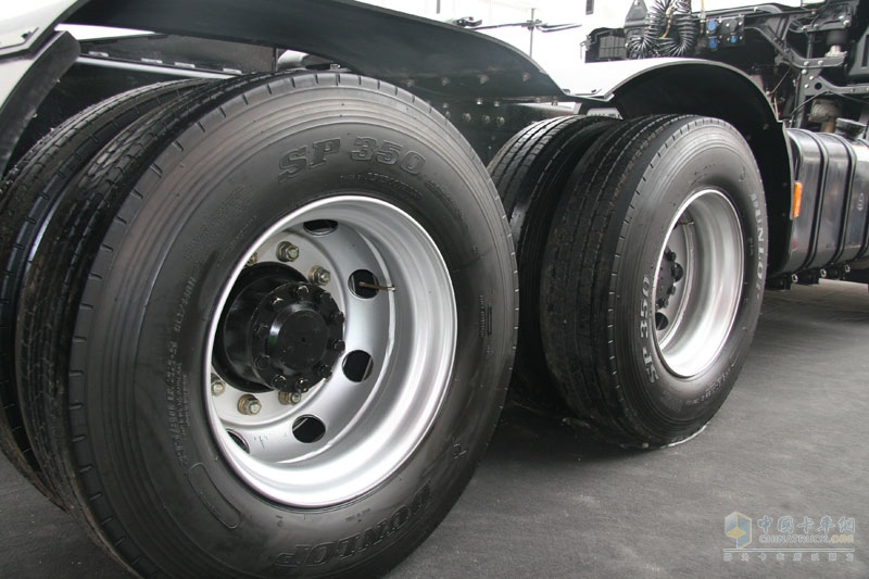 廣汽日野攜8×4新品首度亮相北京車(chē)展