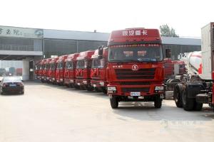 陜汽碧野活動山東站現(xiàn)場交車50臺