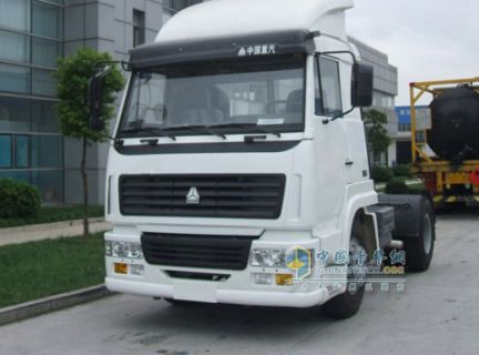 中國(guó)重汽 斯太爾王重卡 266馬力 4×2 牽引車(chē) ZZ4186M3516C
