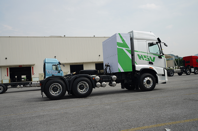 東風(fēng)柳汽乘龍 H5V 282kwh 6x4 充換電一體牽引車